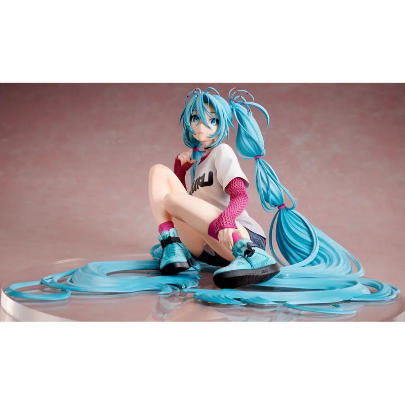 Hatsune Miku X Mai Yoneyama The Latest Street Style "Cute" 1