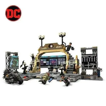 Lego Batcave: The Riddler Confrontatie 76183 Superheroes 2