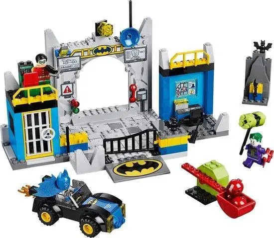 Lego Batman: Defend The Batcave 10672 Juniors 1