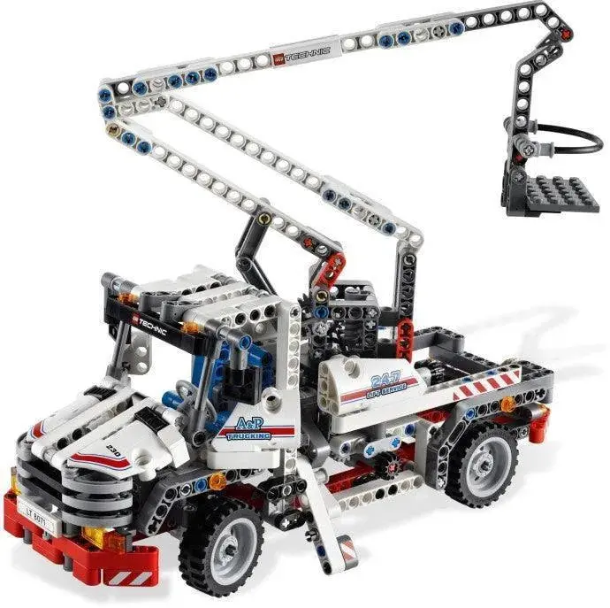 Lego Bucket Truck 8071 Technic 1