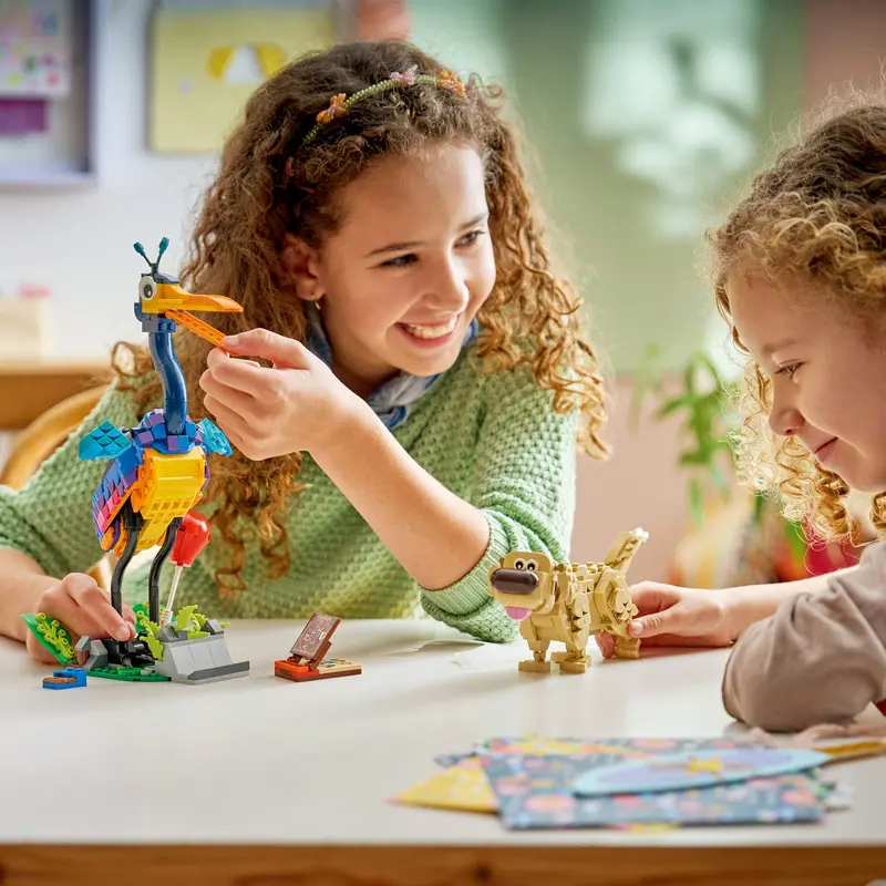 Lego | Disney Kevin En Dug – Bouwbare Speelgoed Hond En Vogel Met Accessoires Incl. Rode Ballon, Bladeren En Displaystandaard – Verjaardagscadeau Voor Meisjes Vanaf 9 Jaar En Fans Van Film Up 43290 2