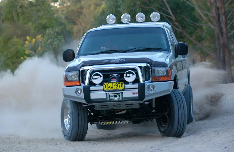 Arb Sahara Deluxe Bull Bar For 1999–2004 Ford Super Duty Trucks 1